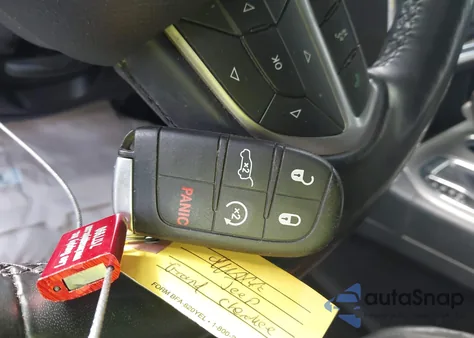 2021 Jeep Grand Cherokee Limited 4X4 z USA, uszkodzony, nr VIN 1C4RJFBG8MC590146